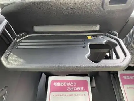 シートバックテーブル