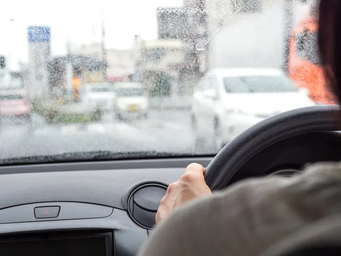雨の中の運転