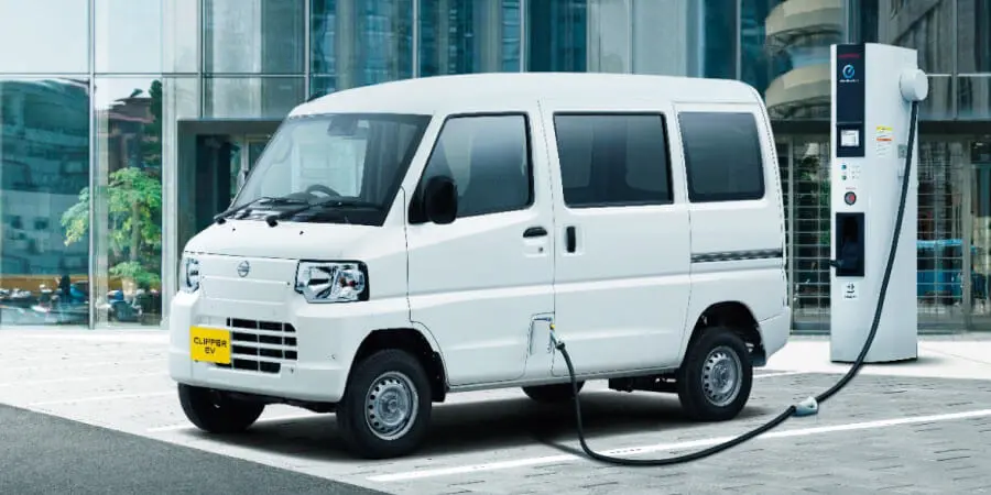 街で充電中のクリッパーEV