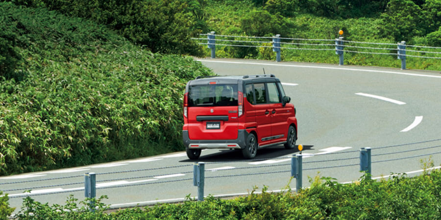 山道を走る新型スペーシアギア