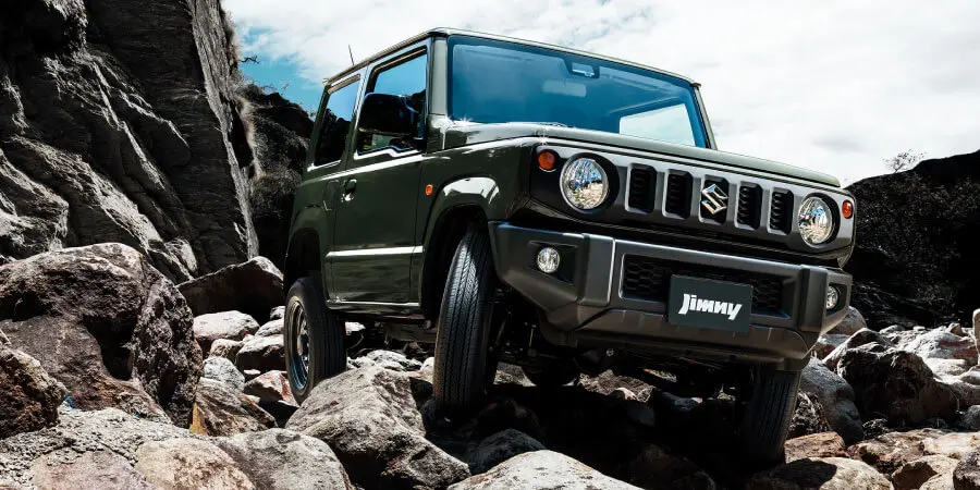 スズキ2025年2月納車のジムニー フロントバンパー。新車外し スズキ