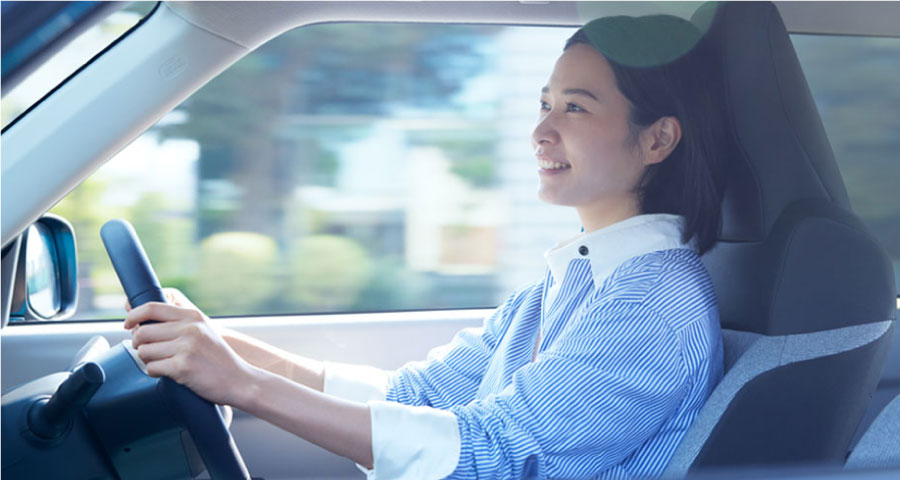 N-ONE e: Lを運転する女性