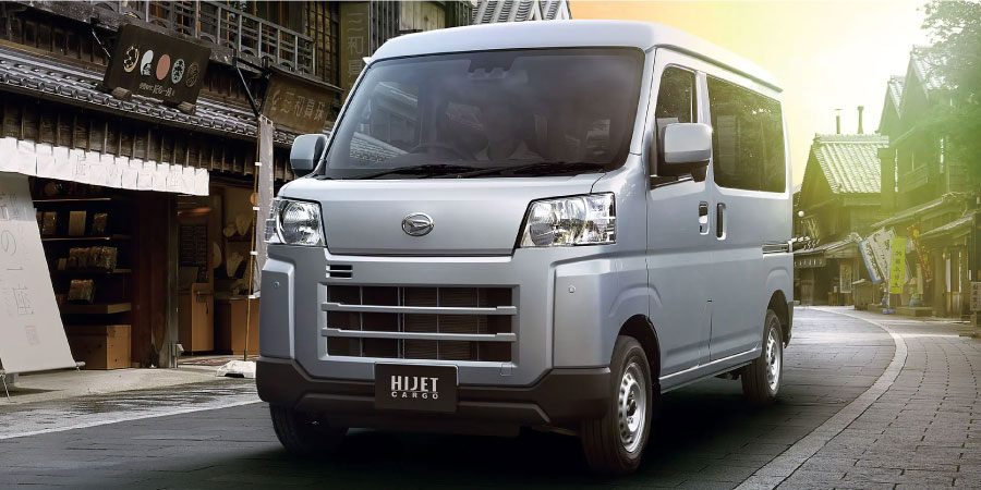 街なかを走るハイゼットカーゴ