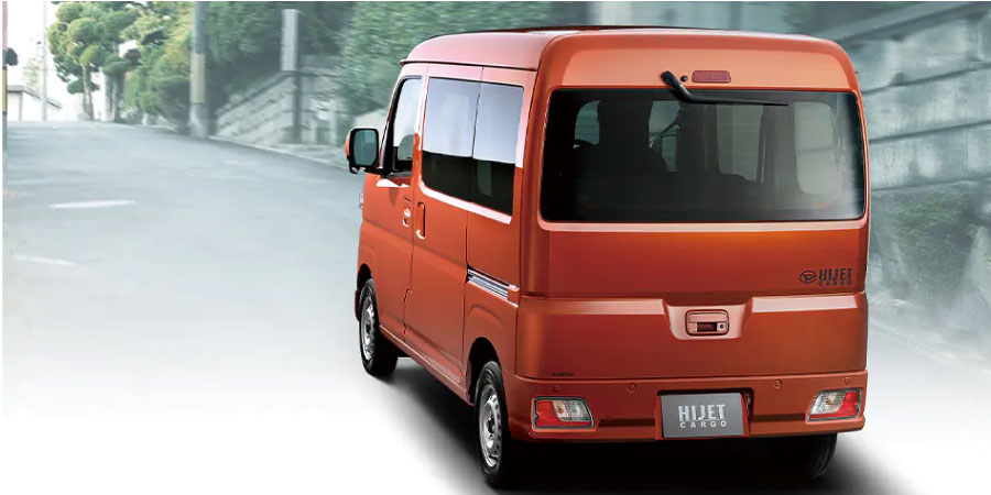 坂道を走るハイゼットカーゴ