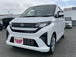 ダイハツ ムーヴ 越谷バイパス店  白 CVT 排気量660cc 2WD