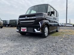 スズキ スペーシアカスタム 春日部バイパス店 未使用車 茶 CVT 排気量660cc 2WD
